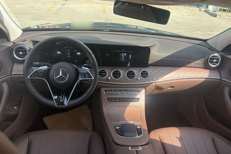 Used Mercedes-Benz E-Class 2023 Updated E 300 L Fashion Edition Interior 1