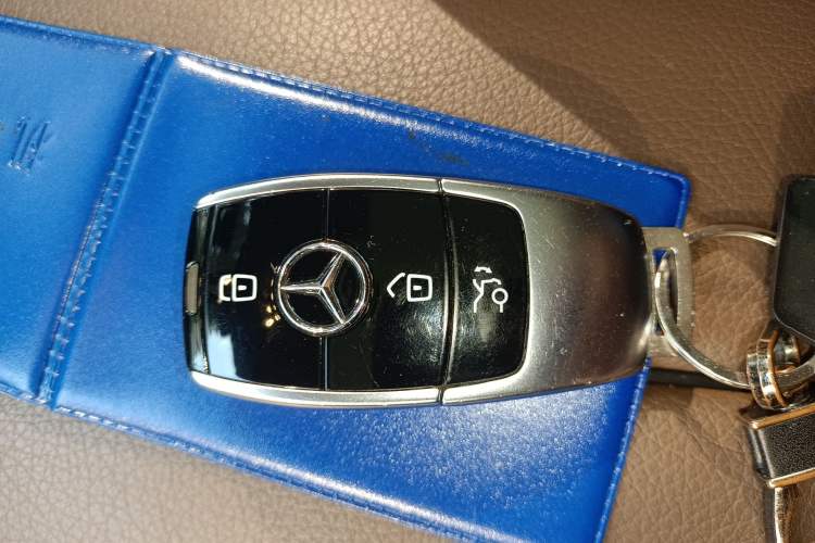 Used Mercedes-Benz E-Class 2023 Facelift E 260 L Interior 1