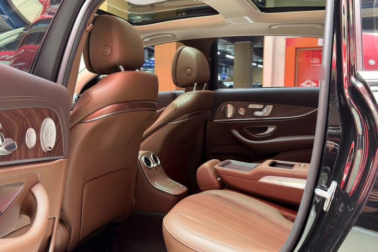 Used Mercedes-Benz E-Class 2023 Updated E 300 L Luxury Edition Interior 1
