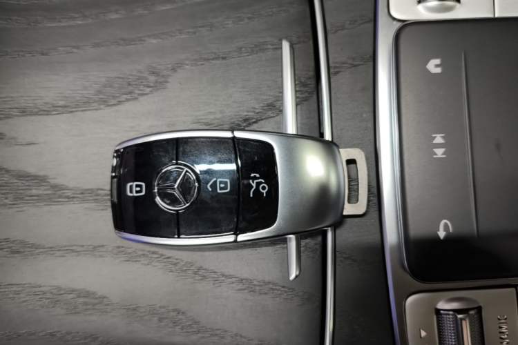 Used Mercedes-Benz E-Class 2023 Restyled E 300 L Sport Luxury Edition Interior 1