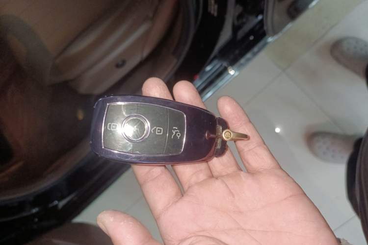 Used Mercedes-Benz E-Class 2023 Updated E 300 L Luxury Edition Interior 1