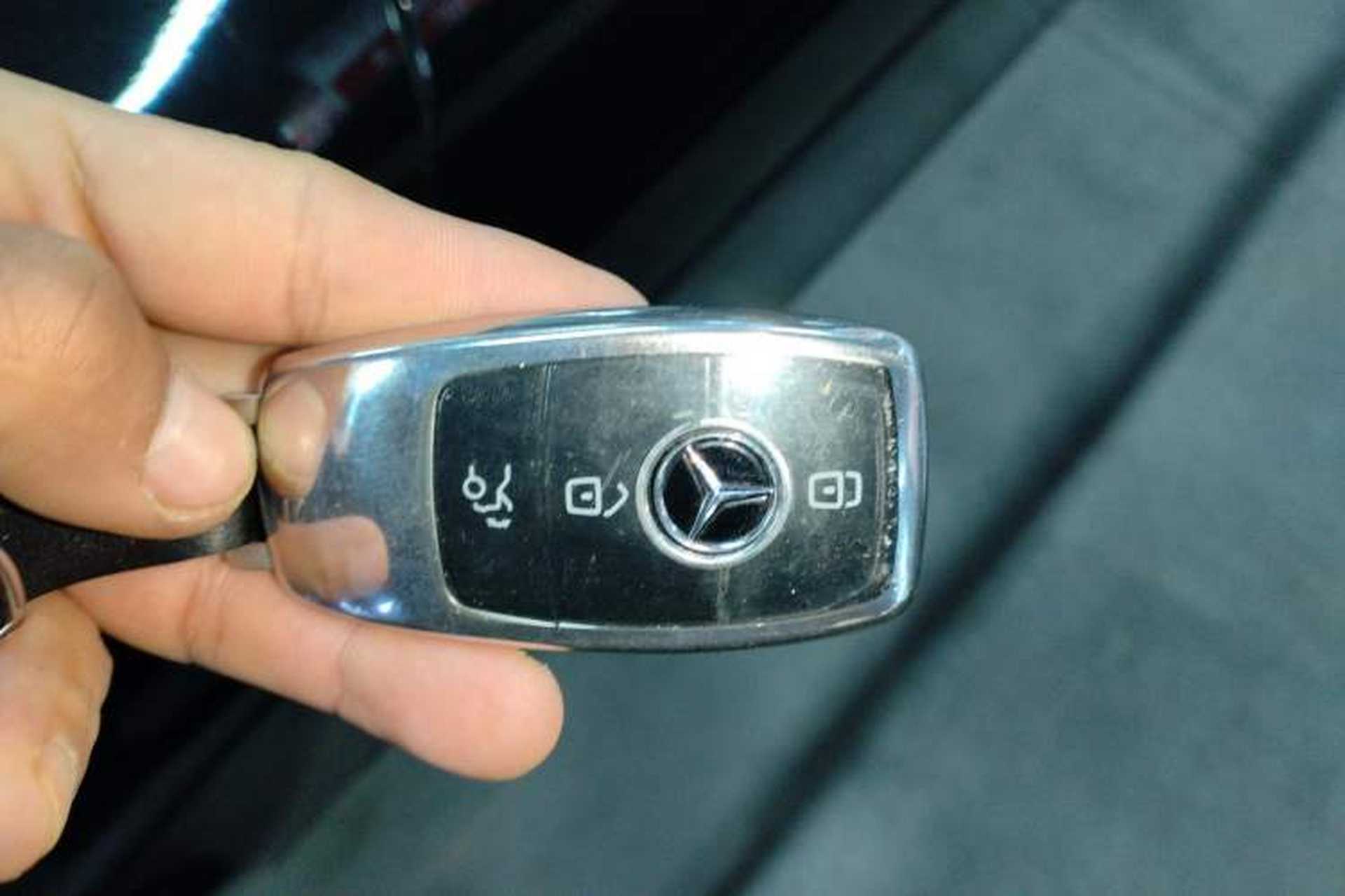 Used Mercedes-Benz E-Class 2023 Facelift E 260 L Interior 1
