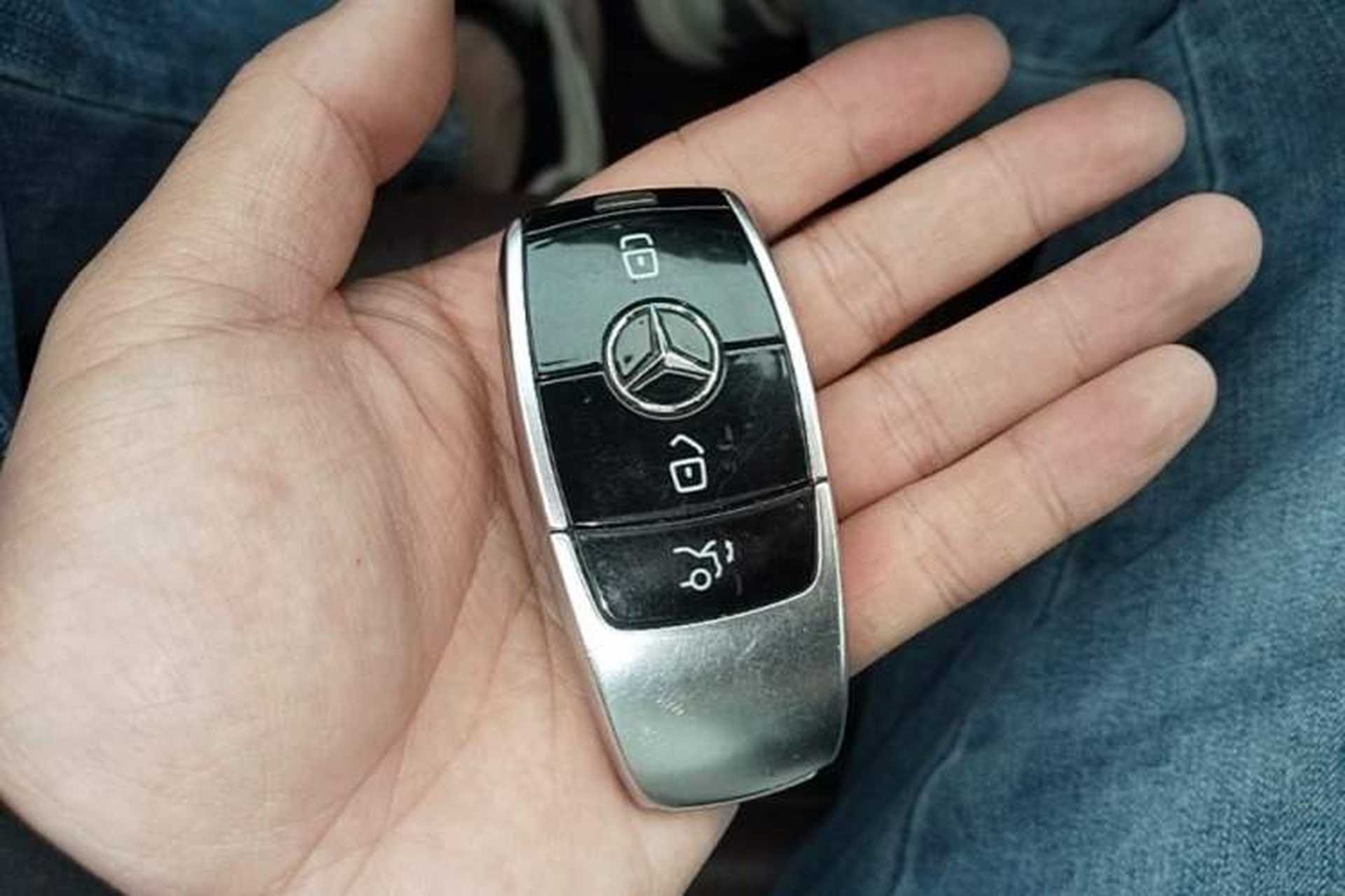 Used Mercedes-Benz E-Class 2023 Facelift E 260 L Interior 1
