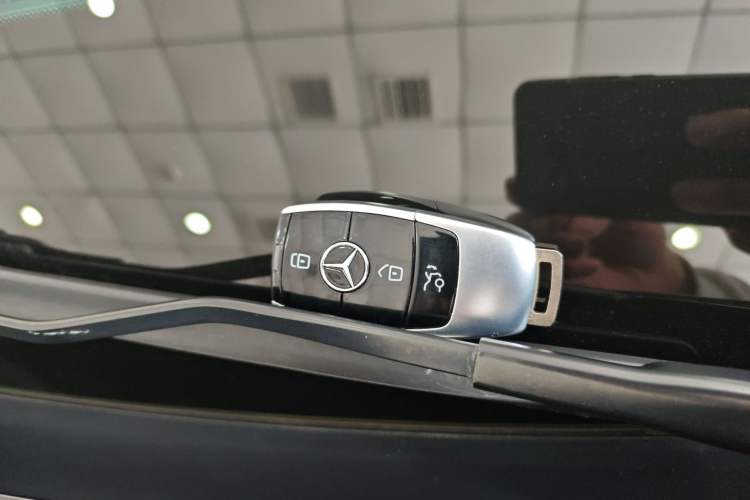 Used Mercedes-Benz E-Class 2023 Updated E 300 L Fashion Edition Interior 1
