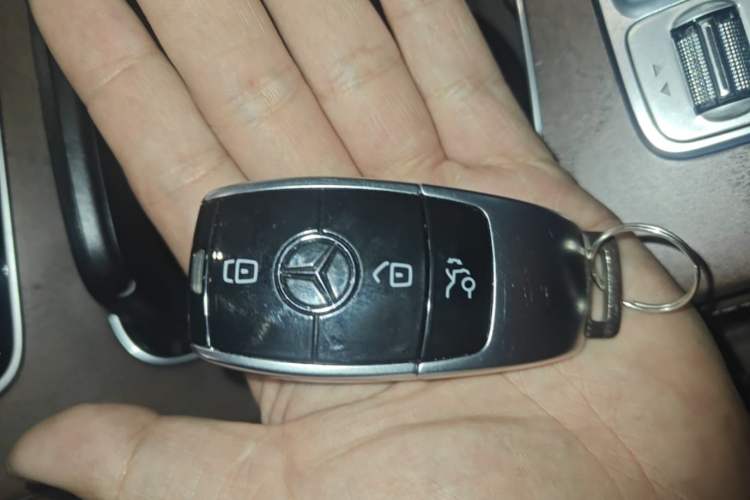 Used Mercedes-Benz E-Class 2023 Updated E 300 L Fashion Edition Interior 1