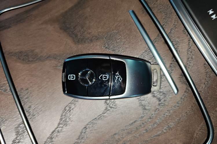 Used Mercedes-Benz E-Class 2023 Updated E 300 L Fashion Edition Interior 1