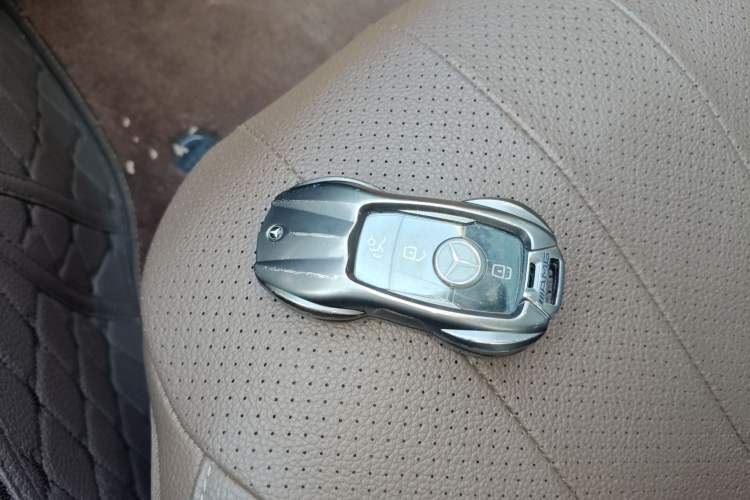Used Mercedes-Benz E-Class 2023 Updated E 300 L Luxury Edition Interior 1