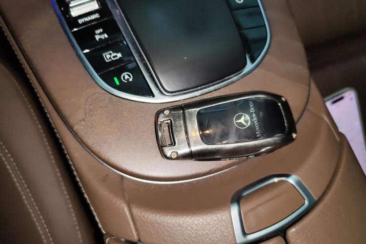Used Mercedes-Benz E-Class 2023 E 260 L 4MATIC Interior 1