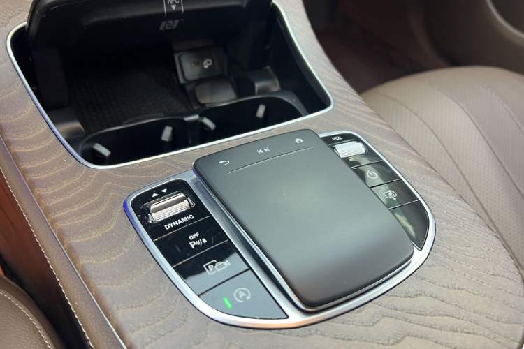 Used Mercedes-Benz E-Class 2023 Updated E 300 L Luxury Edition Interior 1