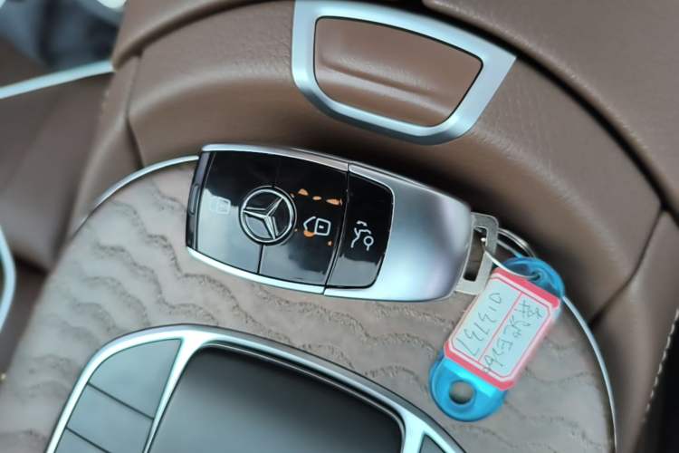 Used Mercedes-Benz E-Class 2023 Facelift E 260 L Interior 1