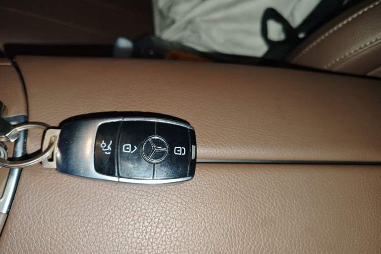 Used Mercedes-Benz E-Class 2023 Updated E 300 L Fashion Edition Interior 1