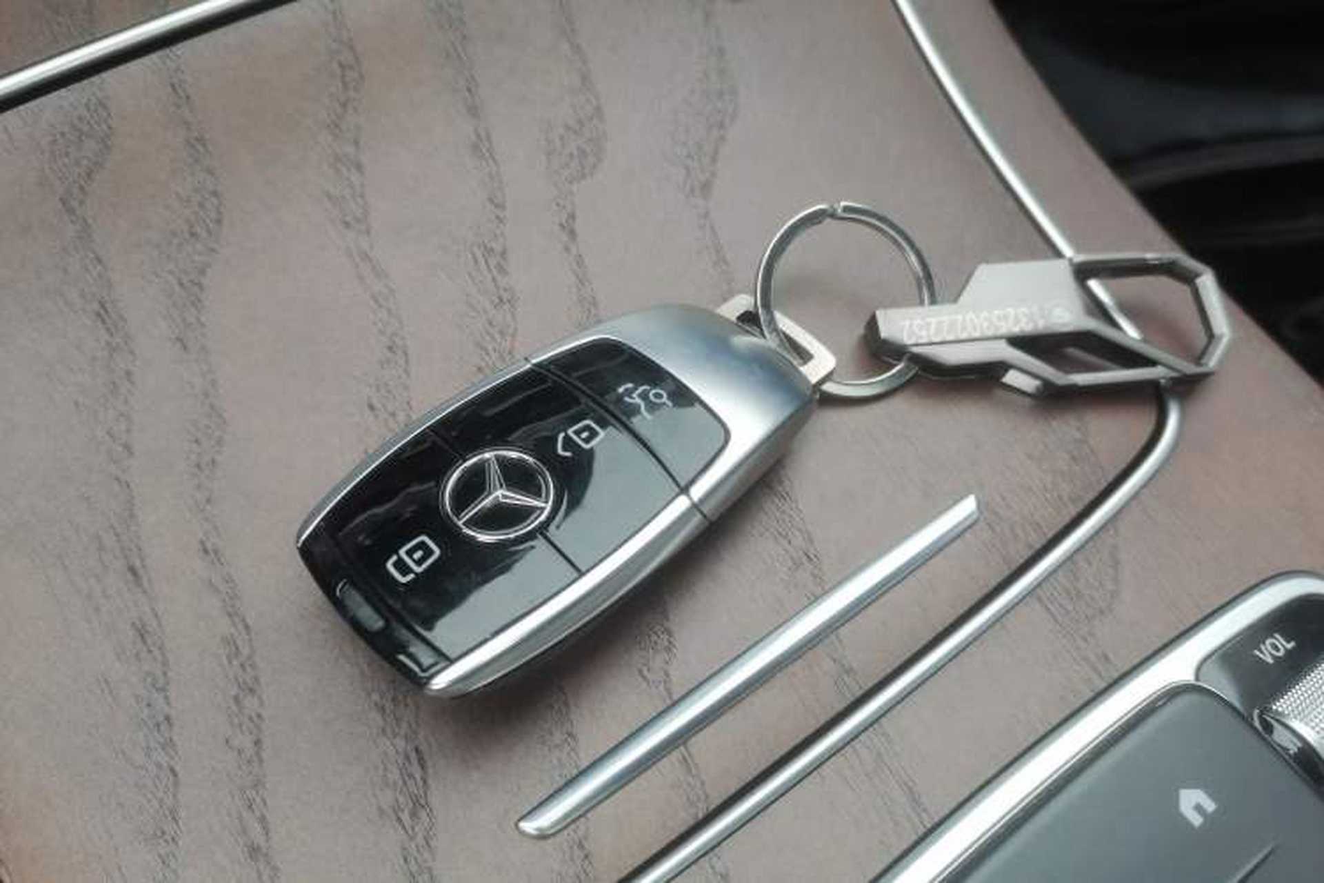 Used Mercedes-Benz E-Class 2023 Updated E 300 L Fashion Edition Interior 1
