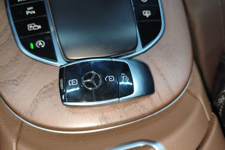 Used Mercedes-Benz E-Class 2023 Updated E 300 L Luxury Edition Interior 1