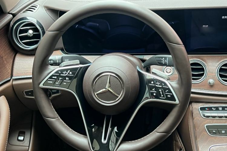 Used Mercedes-Benz E-Class 2023 Updated E 300 L Fashion Edition Interior 1