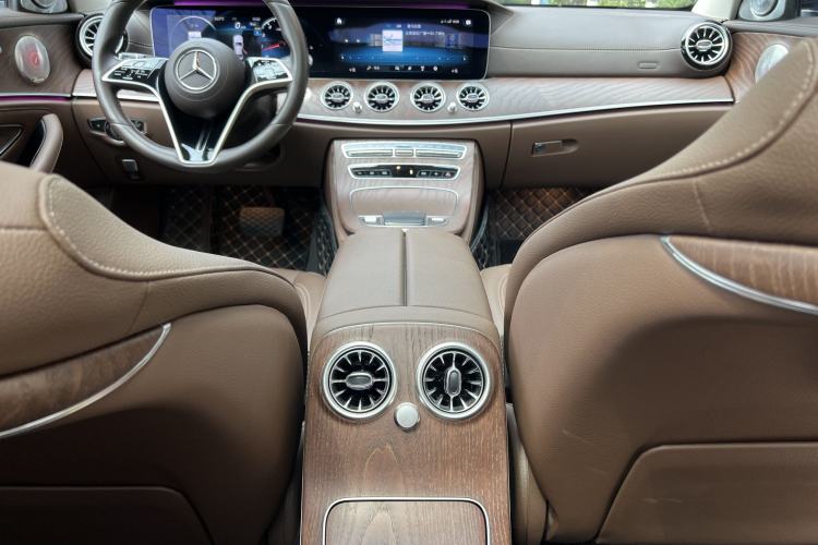 Used Mercedes-Benz E-Class 2023 Updated E 300 L Fashion Edition Interior 10