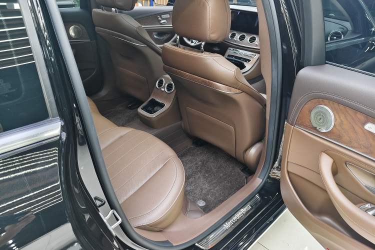 Used Mercedes-Benz E-Class 2023 Facelift E 260 L Interior 10
