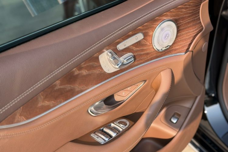 Used Mercedes-Benz E-Class 2023 Updated E 300 L Fashion Edition Interior 10