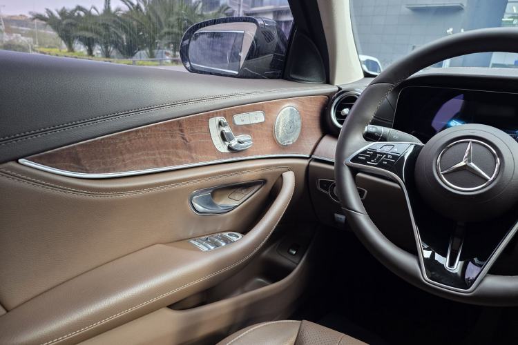 Used Mercedes-Benz E-Class 2023 Updated E 300 L Luxury Edition Interior 10
