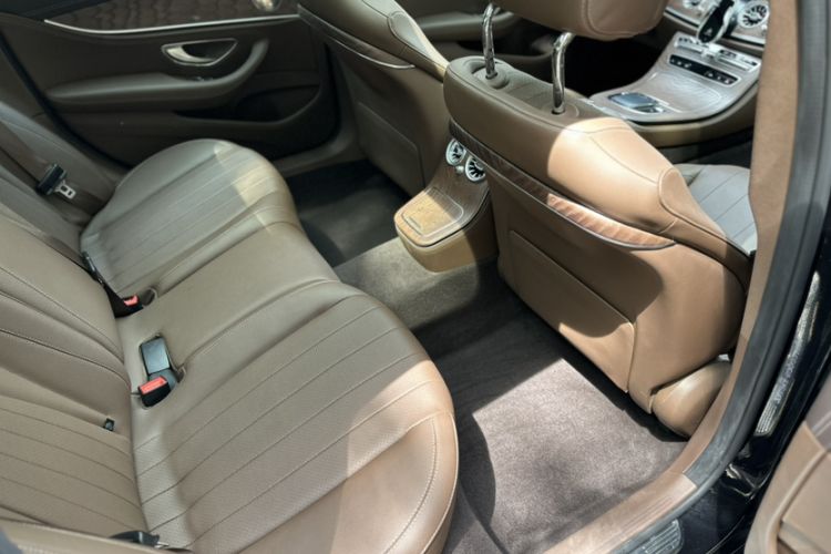 Used Mercedes-Benz E-Class 2023 Updated E 300 L Fashion Edition Interior 10