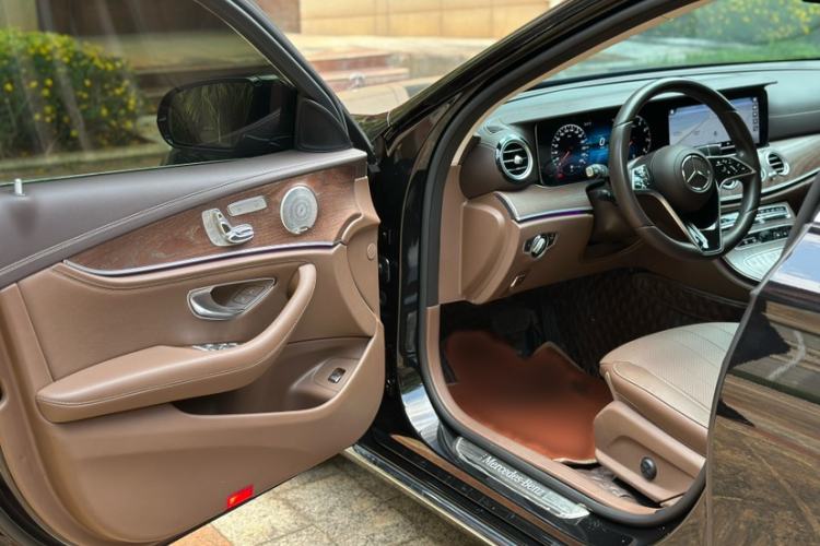 Used Mercedes-Benz E-Class 2023 E 300 L Luxury Model Interior 11