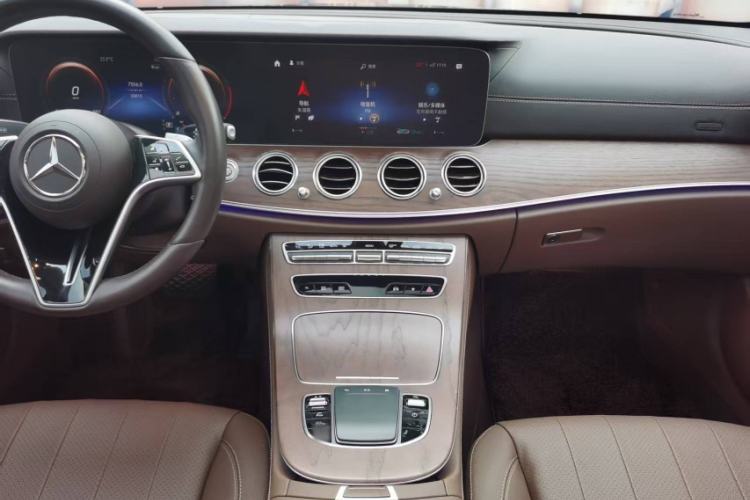 Used Mercedes-Benz E-Class 2023 Updated E 300 L Fashion Edition Interior 11
