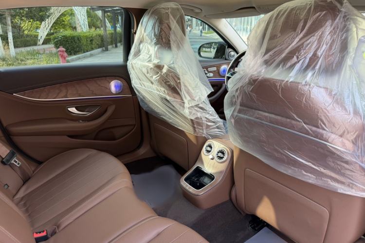 Used Mercedes-Benz E-Class 2023 Updated E 300 L Fashion Edition Interior 11