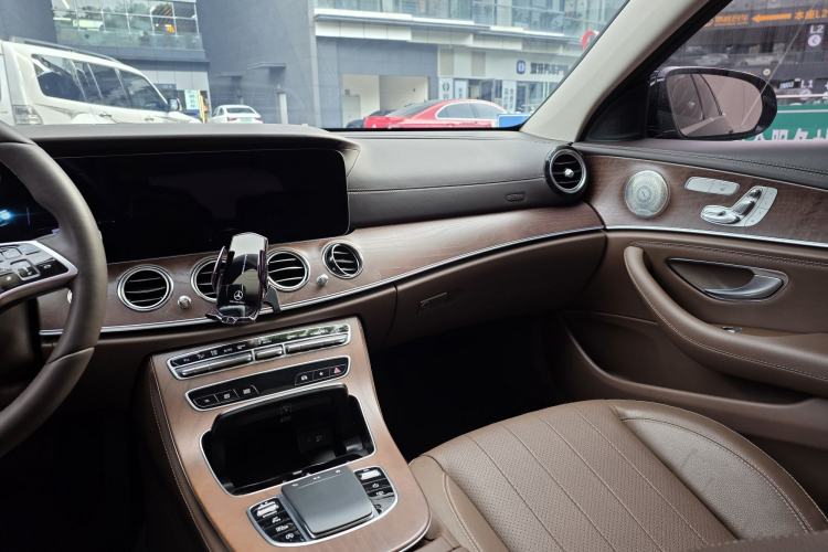 Used Mercedes-Benz E-Class 2023 Updated E 300 L Luxury Edition Interior 11
