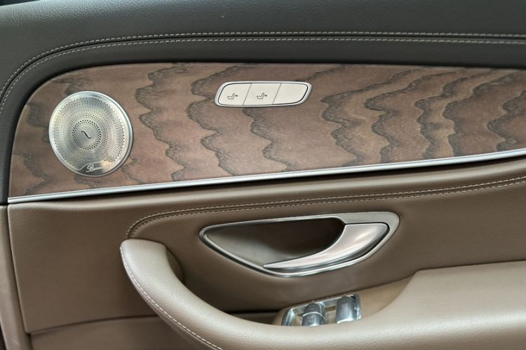 Used Mercedes-Benz E-Class 2023 Updated E 300 L Fashion Edition Interior 11
