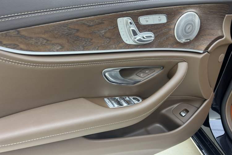 Used Mercedes-Benz E-Class 2023 Updated E 300 L Luxury Edition Interior 11