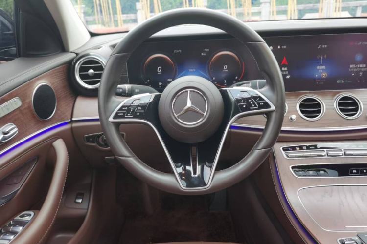 Used Mercedes-Benz E-Class 2023 Updated E 300 L Fashion Edition Interior 12