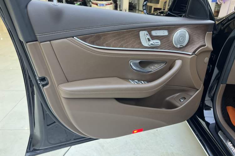 Used Mercedes-Benz E-Class 2023 Updated E 300 L Luxury Edition Interior 12