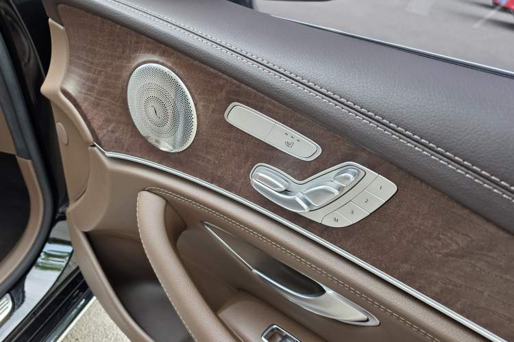 Used Mercedes-Benz E-Class 2023 Updated E 300 L Luxury Edition Interior 12