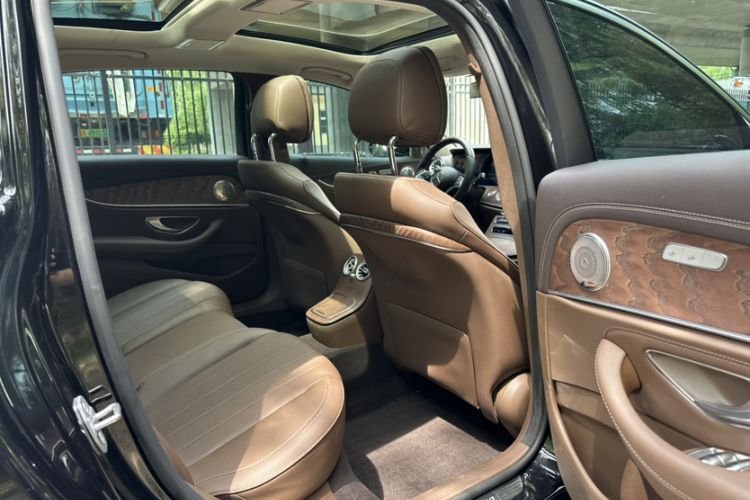 Used Mercedes-Benz E-Class 2023 Updated E 300 L Fashion Edition Interior 12