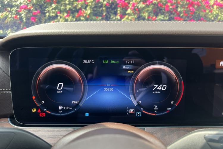 Used Mercedes-Benz E-Class 2023 Updated E 300 L Luxury Edition Interior 13