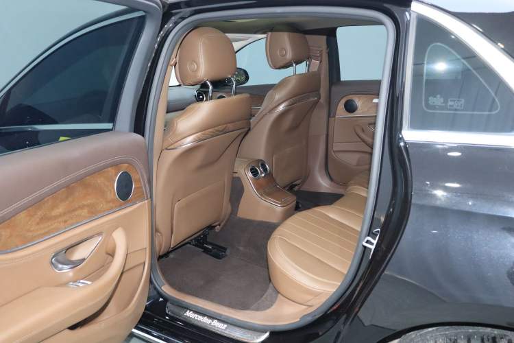 Used Mercedes-Benz E-Class 2023 Updated E 300 L Fashion Edition Interior 2