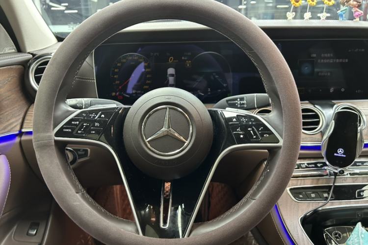 Used Mercedes-Benz E-Class 2023 Updated E 300 L Fashion Edition Interior 2