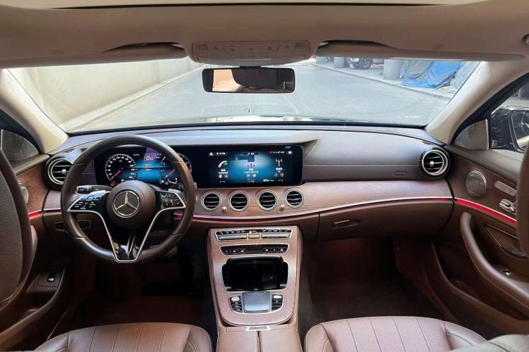 Used Mercedes-Benz E-Class 2023 Updated E 300 L Fashion Edition Interior 2