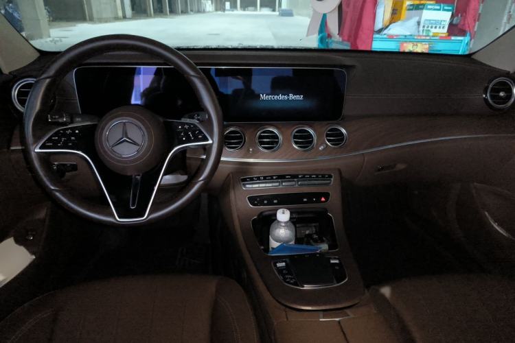 Used Mercedes-Benz E-Class 2023 Updated E 300 L Fashion Edition Interior 2