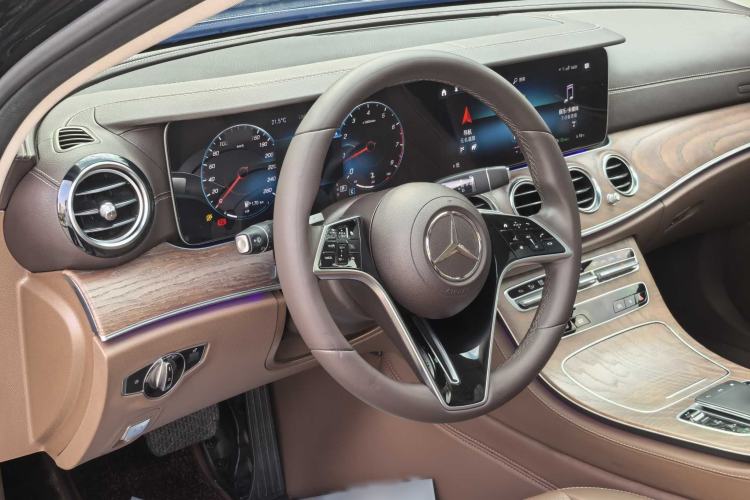 Used Mercedes-Benz E-Class 2023 Updated E 300 L Fashion Edition Interior 2