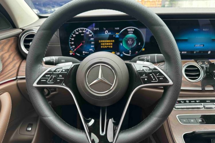 Used Mercedes-Benz E-Class 2023 Updated E 300 L Fashion Edition Interior 2