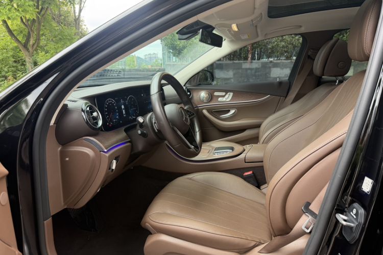 Used Mercedes-Benz E-Class 2023 Updated E 300 L Fashion Edition Interior 2