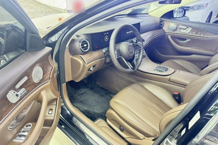Used Mercedes-Benz E-Class 2023 Updated E 300 L Fashion Edition Interior 2