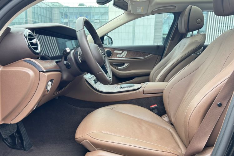 Used Mercedes-Benz E-Class 2023 Updated E 300 L Fashion Edition Interior 2