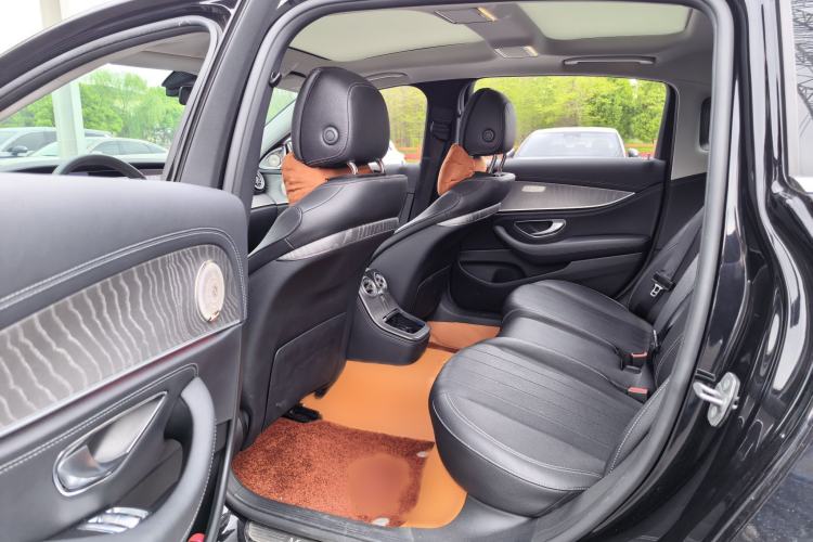 Used Mercedes-Benz E-Class 2023 Updated E 300 L Fashion Edition Interior 2