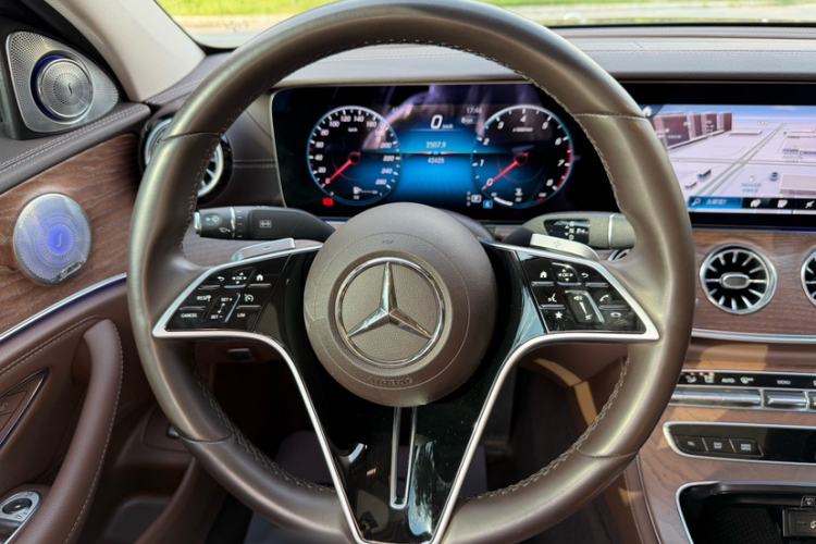 Used Mercedes-Benz E-Class 2023 Updated E 300 L Fashion Edition Interior 2