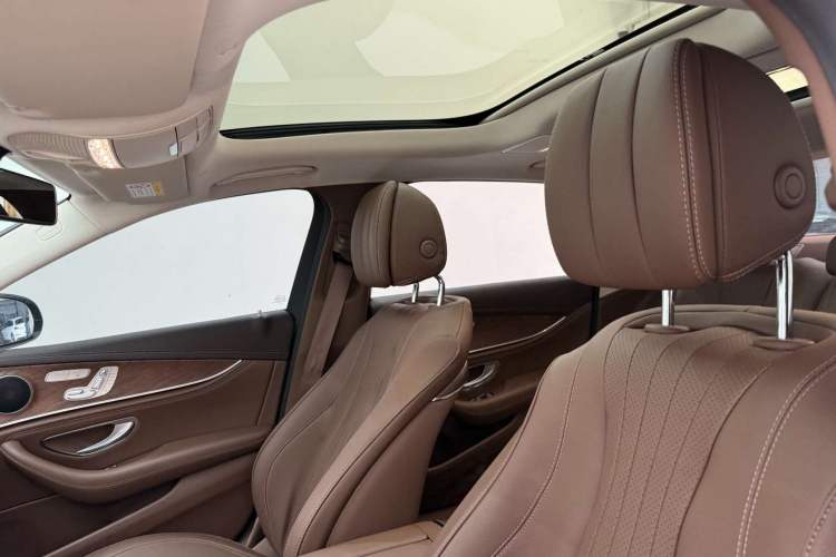 Used Mercedes-Benz E-Class 2023 Updated E 300 L Fashion Edition Interior 2