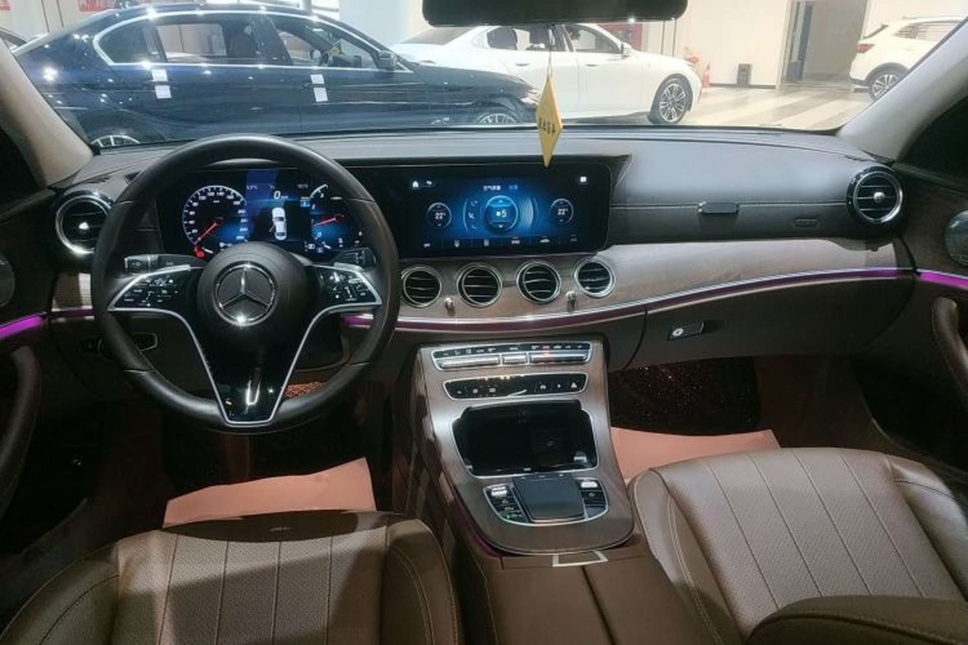 Used Mercedes-Benz E-Class 2023 Updated E 300 L Fashion Edition Interior 2