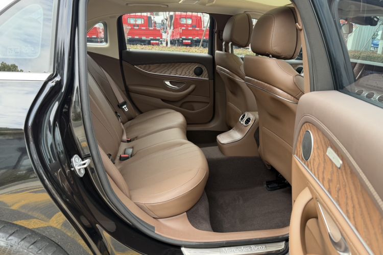 Used Mercedes-Benz E-Class 2023 Facelift E 260 L Interior 2