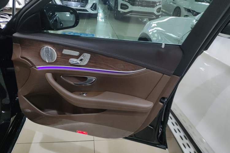 Used Mercedes-Benz E-Class 2023 Updated E 300 L Fashion Edition Interior 2