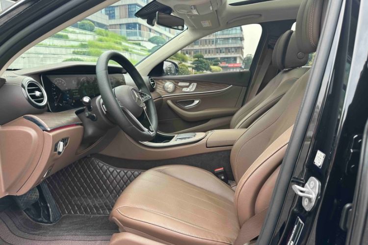 Used Mercedes-Benz E-Class 2023 Updated E 300 L Fashion Edition Interior 2